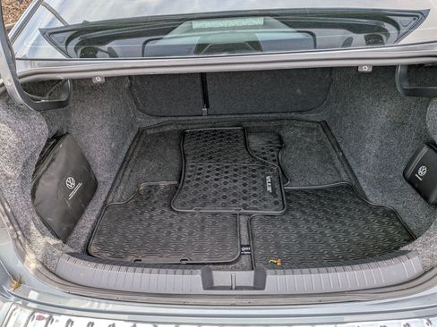 Used 2024 Volkswagen Jetta SE w/ Panoramic Sunroof Package FWD image 32