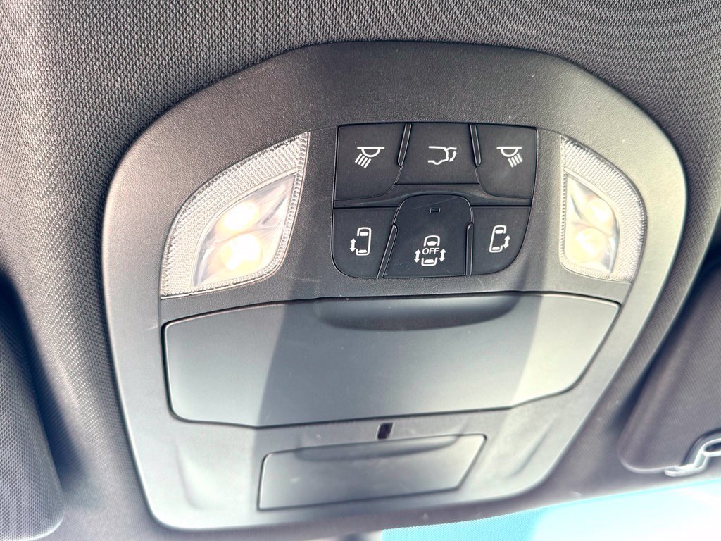 Used 2025 Chrysler Pacifica Select FWD image 19