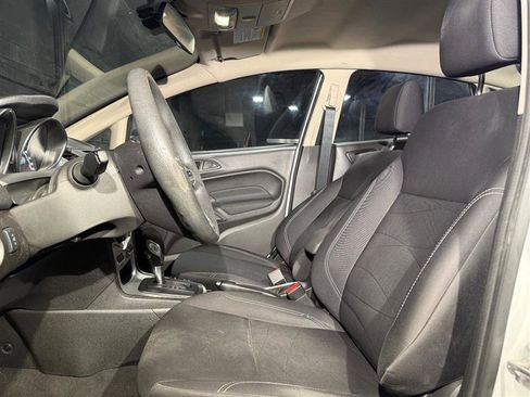 Used 2018 Ford Fiesta SE image 9