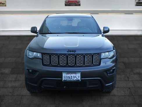 Used 2018 Jeep Grand Cherokee Altitude image 2