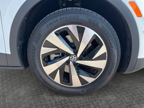 Certified 2023 Volkswagen ID.4 Pro AWD/4WD image 17