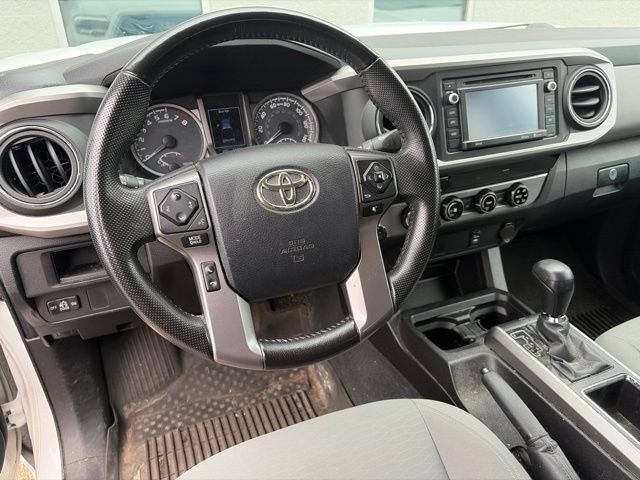 Used 2016 Toyota Tacoma SR5 w/ SR5 Appearance Package (SN) AWD/4WD image 10