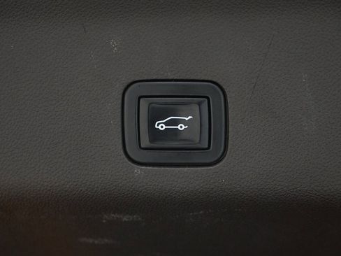 Used 2021 GMC Yukon XL Denali w/ Denali Premium Package image 13