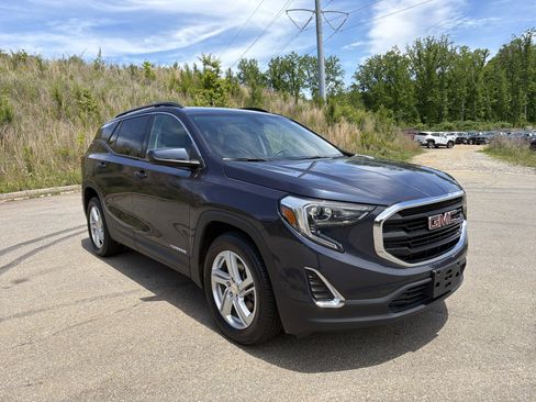 Used 2018 GMC Terrain SLE w/ Driver Convenience Package FWD image 3