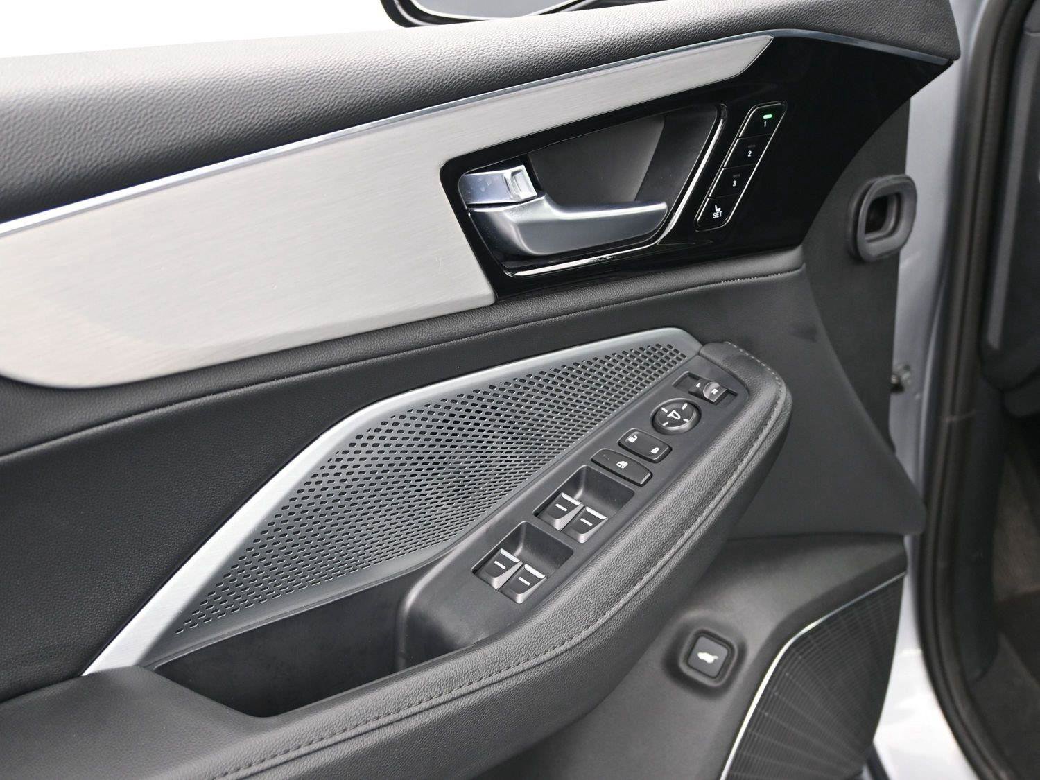 Certified 2025 Acura MDX SH-AWD image 8