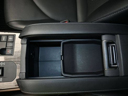 Used 2023 Toyota Highlander Platinum FWD image 19