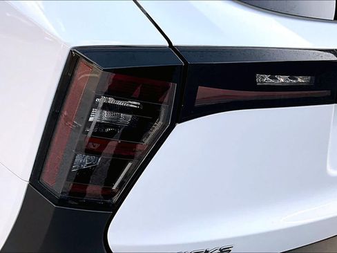 Certified 2025 Nissan Kicks SR FWD image 28