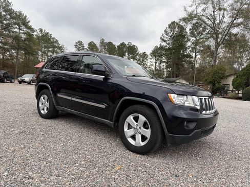 Used 2011 Jeep Grand Cherokee Laredo image 3
