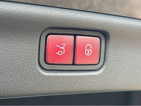 Used 2022 Mercedes-Benz C 300 Sedan image 32