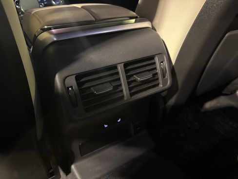 Used 2022 Land Rover Range Rover Velar R-Dynamic S image 5