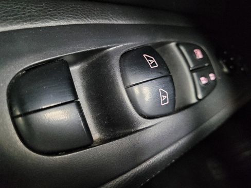 Used 2019 Nissan Pathfinder Platinum image 27