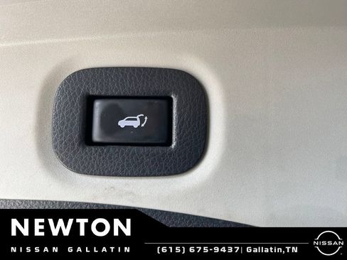 Used 2018 Nissan Rogue SV FWD image 19