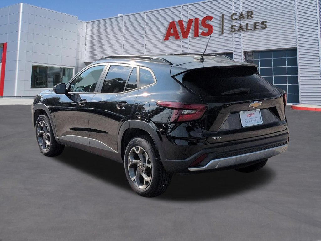 Used 2025 Chevrolet Trax LT w/ LT Convenience Package FWD image 9