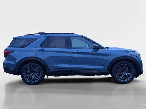 Used 2025 Ford Explorer ST image 6