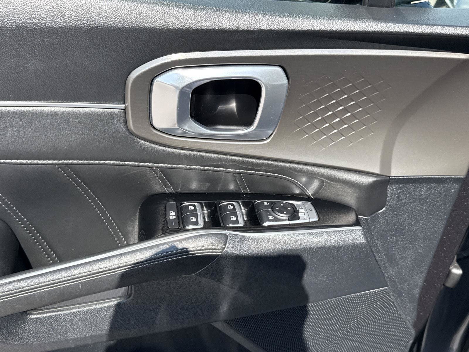 Used 2023 Kia Sorento SX AWD/4WD image 19