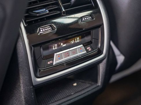 Used 2023 BMW X6 xDrive40i w/ M Sport Package image 23