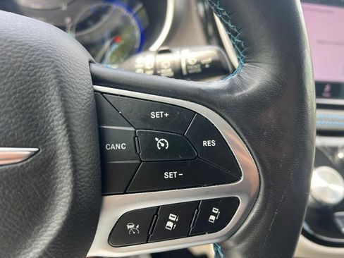 Certified 2021 Chrysler Pacifica Touring-L w/ Uconnect Theater Family Group FWD image 51