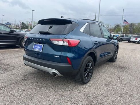 Certified 2020 Ford Escape SE image 4