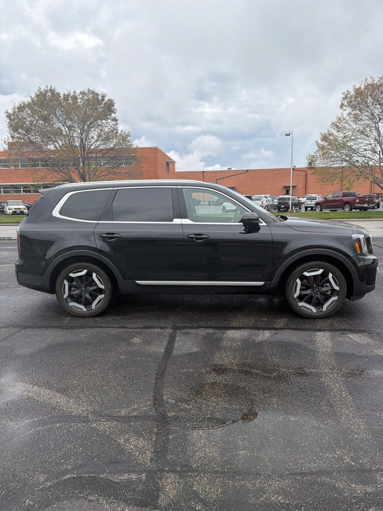 Certified 2024 Kia Telluride EX w/ EX Captain's Chair Package AWD/4WD image 4