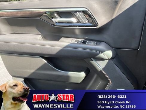 Used 2025 Chevrolet Suburban Premier AWD/4WD image 22
