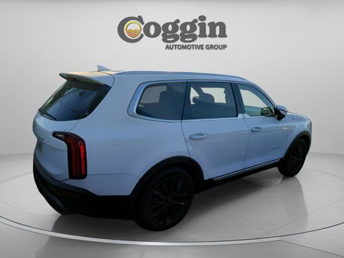 Used 2022 Kia Telluride SX w/ SX Prestige Package image 3