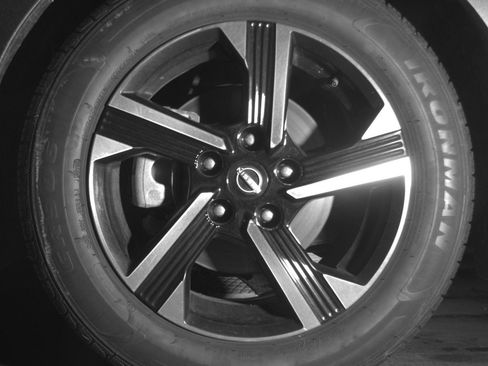 Used 2025 Nissan Sentra SV FWD image 12