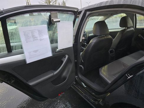 Used 2014 Volkswagen Jetta SE image 9