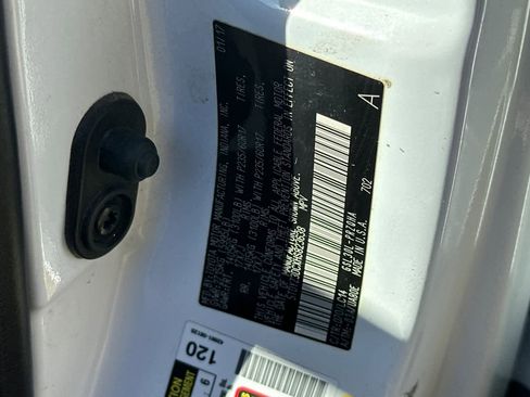 Used 2017 Toyota Sienna XLE Premium image 31