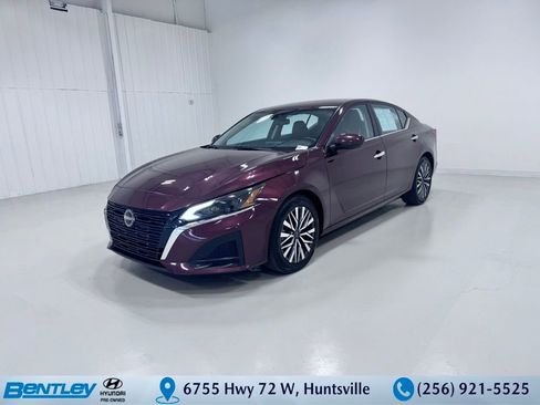 Used 2023 Nissan Altima 2.5 SV image 1