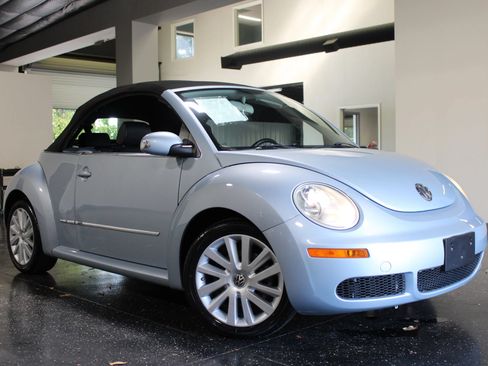 Used 2010 Volkswagen Beetle Convertible FWD image 29