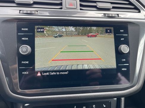 Used 2023 Volkswagen Tiguan SEL R-Line image 15