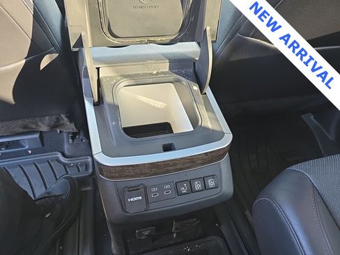 Used 2025 Toyota Sienna Platinum image 35