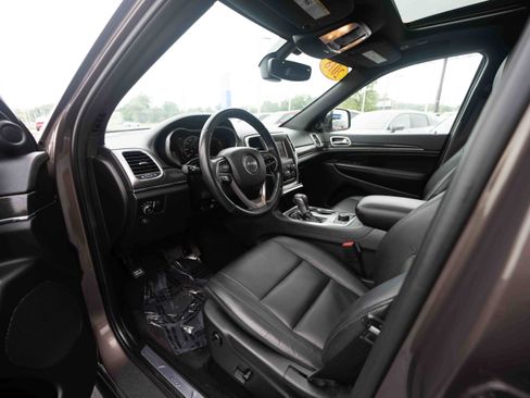 Used 2018 Jeep Grand Cherokee Limited AWD/4WD image 8