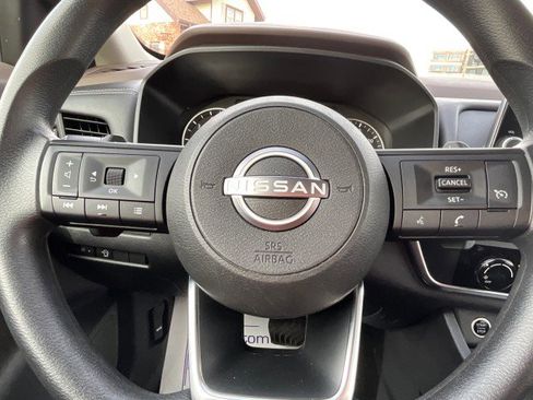 Used 2023 Nissan Rogue S image 11