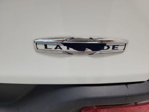 Used 2018 Jeep Cherokee Latitude Plus image 15