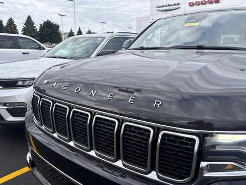 Certified 2024 Jeep Wagoneer L Series III w/ Flexible Seating Group AWD/4WD image 5
