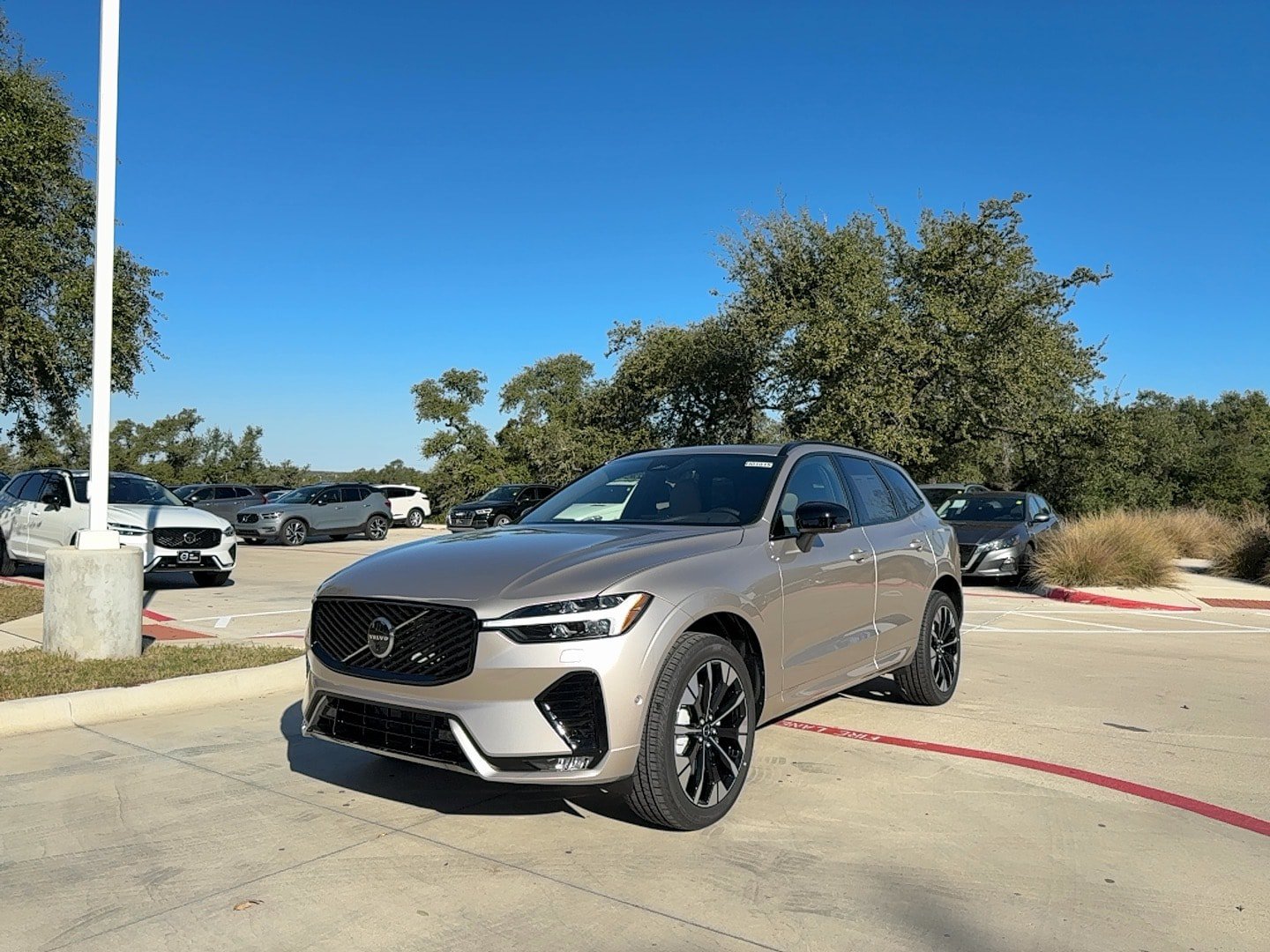 New 2026 Volvo XC60 B5 Plus w/ Protection Package Premier AWD/4WD image 2