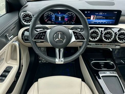Used 2025 Mercedes-Benz CLA 250 4MATIC image 18