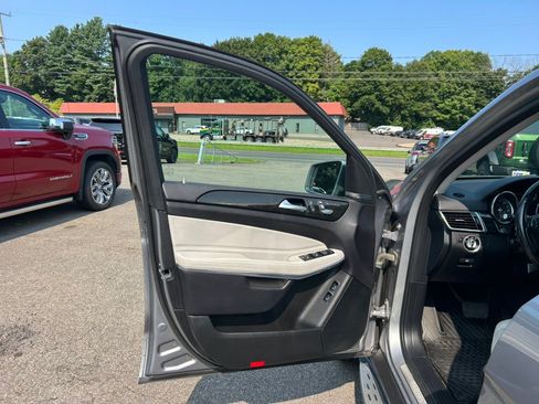 Used 2017 Mercedes-Benz GLS 550 4MATIC image 17