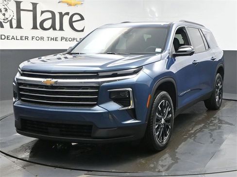 New 2026 Chevrolet Traverse LT w/ Sun and Wheel Package image 7