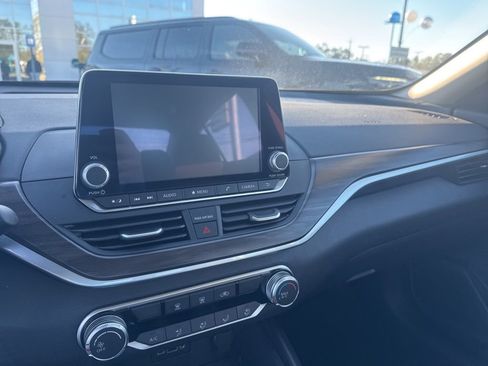 Used 2025 Nissan Altima 2.5 SV image 8