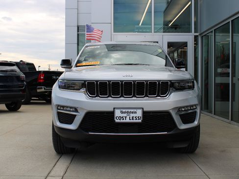 Used 2025 Jeep Grand Cherokee Limited image 2