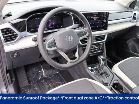 Used 2025 Volkswagen Taos SE AWD/4WD image 4