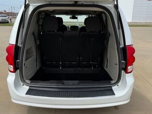 Used 2019 Dodge Grand Caravan SE w/ UConnect Hands-Free Group FWD image 11