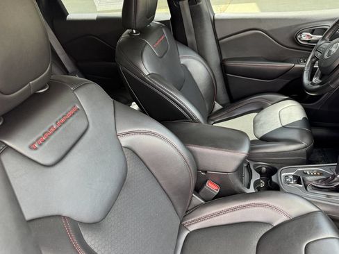 Used 2021 Jeep Cherokee Trailhawk AWD/4WD image 27