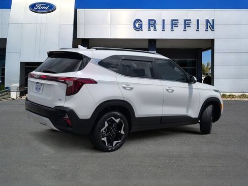 Used 2024 Kia Seltos EX AWD/4WD image 4