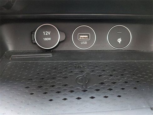 Used 2022 Genesis G70 3.3T image 24