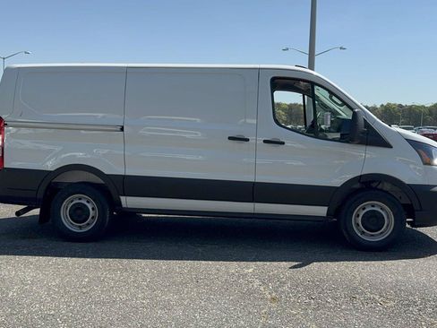 New 2026 Ford Transit 250 148 Medium Roof RWD image 4
