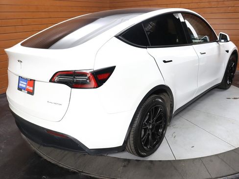 Used 2023 Tesla Model Y Long Range image 16