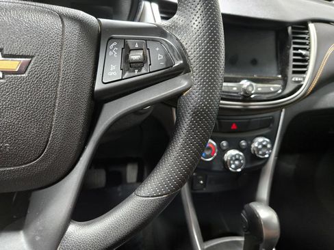Used 2020 Chevrolet Trax LT FWD image 15